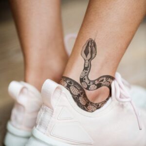 closeup-of-ankle-tattoo-of-a-woman-PJMLBNC1-498x747